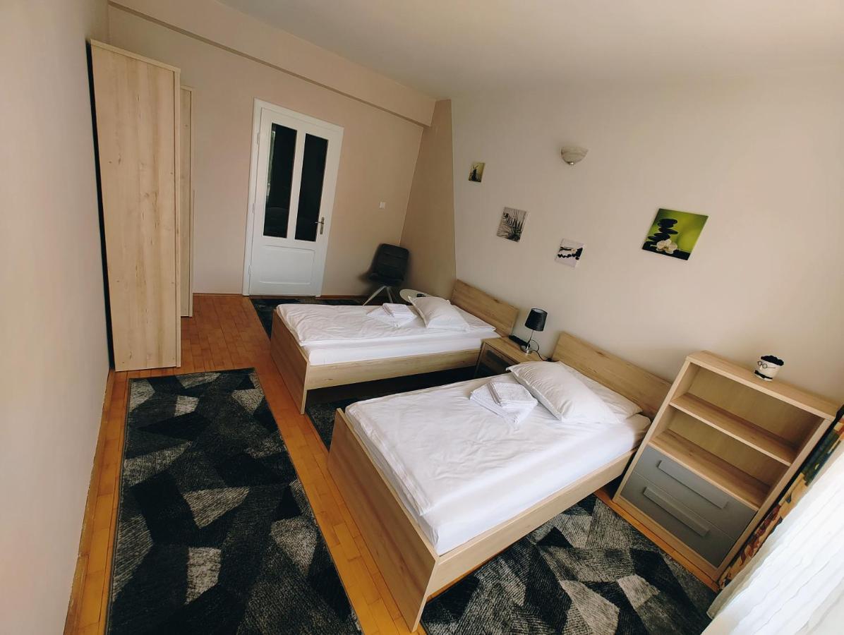 Ten'S Apartment - Spatios Si Linistit Cluj-Napoca Exterior foto